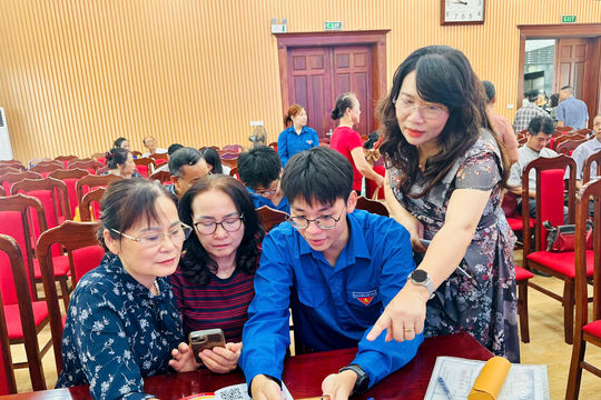 Người cao tuổi tự tin, chủ động ứng dụng công nghệ số