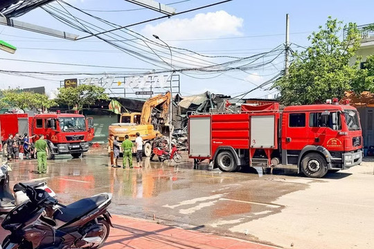 Hà Nội: Lại xảy ra cháy nhà xưởng tại phường Thanh Liệt
