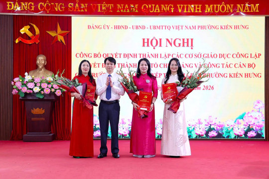 Phường Kiến Hưng công bố các quyết định sắp xếp trường học và kiện toàn đội ngũ cán bộ