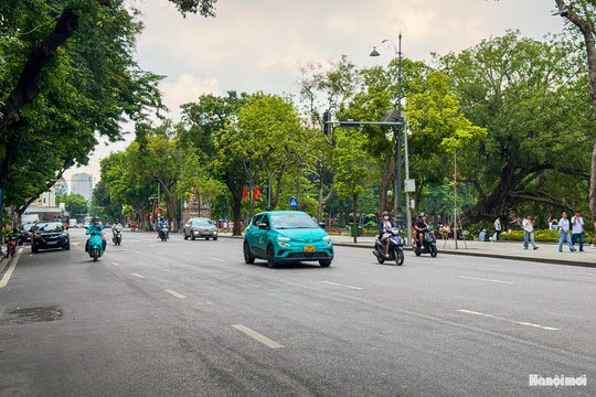 Hà Nội nắng nóng gay gắt lên tới 38 độ C