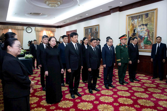 Lãnh đạo Đảng, Nhà nước viếng đồng chí Xaysomphone Phomvihane, Ủy viên Bộ Chính trị, Chủ tịch Quốc hội Lào