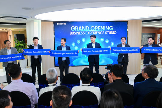 Samsung mở không gian trải nghiệm công nghệ