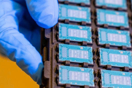 Intel huy động 20 tỷ USD giữa cơn sốt đầu tư AI