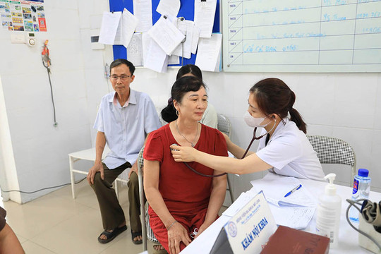 Tìm lời giải cho bài toán “sống lâu đi đôi với sống khỏe”