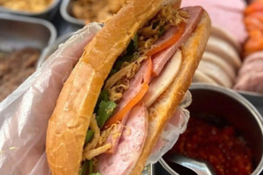 Vì sao ngộ độc bánh mì vẫn tái diễn?