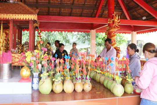 Trải nghiệm Lễ hội Cúng dừa của người Khmer tại Hà Nội