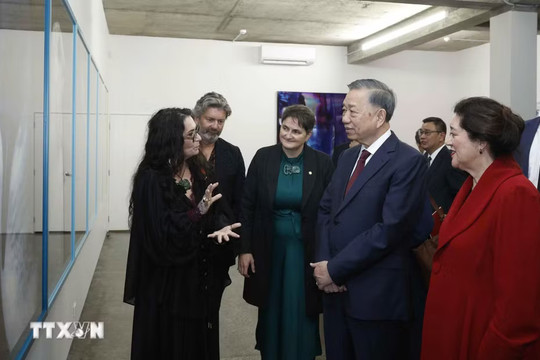 Tổng Bí thư, Chủ tịch nước Tô Lâm và Toàn quyền New Zealand thăm Triển lãm ảnh của nghệ sĩ Fiona Pardington