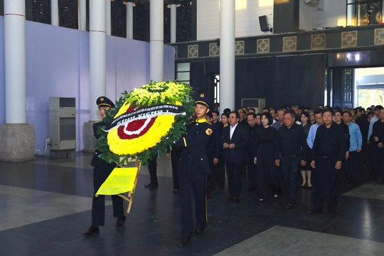 Lãnh đạo thành phố Hà Nội viếng Phó Chủ tịch HĐND thành phố Phạm Quí Tiên