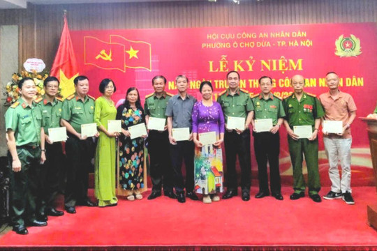 Hội Cựu công an nhân dân phường Ô Chợ Dừa phát huy bản lĩnh, gương mẫu, vì nhân dân phục vụ
