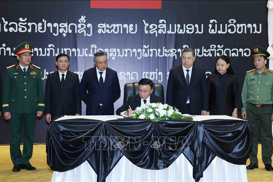 Thường trực Ban Bí thư Trần Cẩm Tú dự Lễ truy điệu đồng chí Xaysomphone Phomvihane, Ủy viên Bộ Chính trị, Chủ tịch Quốc hội Lào