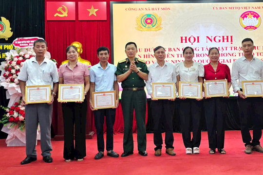 Xã Hát Môn: Khen thưởng 17 tập thể, cá nhân về phong trào toàn dân bảo vệ an ninh Tổ quốc