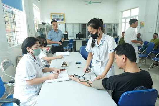 Củng cố y tế cơ sở, chủ động chăm sóc sức khỏe nhân dân