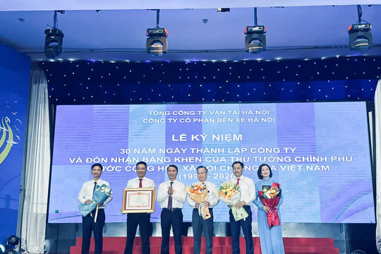 Công ty cổ phần Bến xe Hà Nội nhận Bằng khen của Thủ tướng Chính phủ