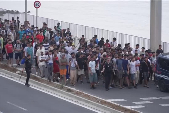Italia tiếp tục đình chỉ Hiệp ước Schengen với Tây Ban Nha