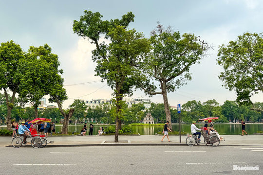Hà Nội nắng nóng, chiều có mưa dông