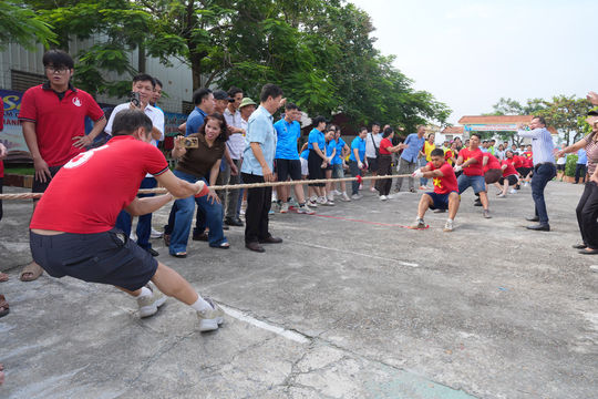 Phường Phú Lương khai mạc giải cầu lông, kéo co chào mừng Quốc khánh 2-9