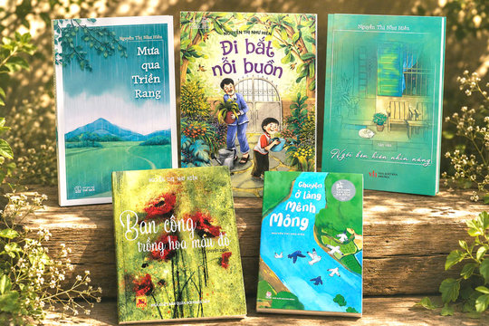 "Ban công trồng hoa màu đỏ": Những hành trình đi tìm hạnh phúc