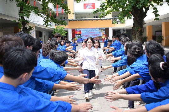 Thi vào lớp 10: Giảm áp lực không chỉ là giảm môn thi
