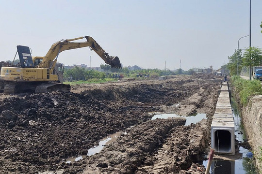Xã Phú Xuyên: Đẩy nhanh tiến độ xây dựng các dự án tiêu thoát lũ