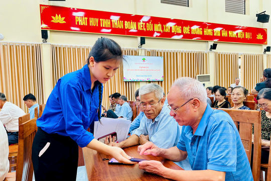 Trang bị "lá chắn" phòng, chống lừa đảo cho người cao tuổi