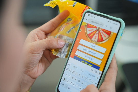Uống Number 1 giữa ca làm, nữ công nhân bất ngờ trúng 100 triệu