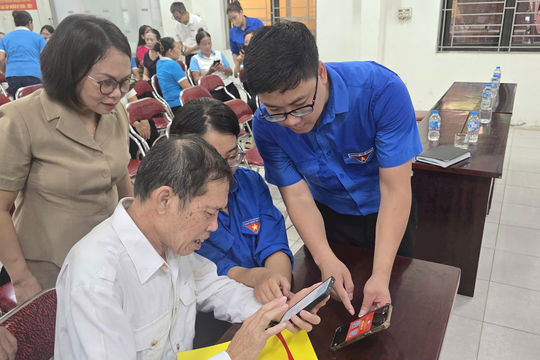 Phường Thượng Cát lan tỏa phong trào “Bình dân học vụ số”