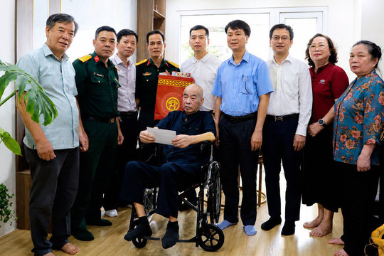 Phường Kiến Hưng tri ân lão thành cách mạng nhân dịp Quốc khánh 2 - 9