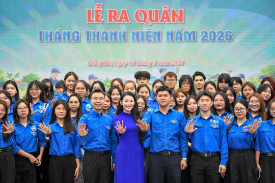 Tỉnh táo giữa "bão" thông tin: Bản lĩnh của người trẻ trong thời đại số