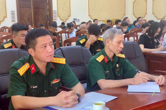 Ngọc Hồi chuẩn bị lấy mẫu hài cốt liệt sĩ chưa xác định danh tính