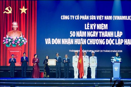 Nửa thế kỷ phụng sự khát vọng Việt, Vinamilk đón nhận Huân chương Độc lập hạng Nhất