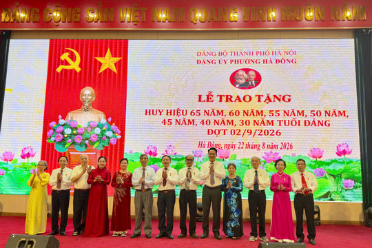 Phường Hà Đông trao Huy hiệu Đảng cho 368 đảng viên