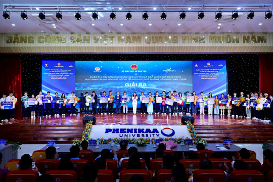 Người hướng dẫn và nhà trường liên đới chịu trách nhiệm nếu dự án của học sinh vi phạm