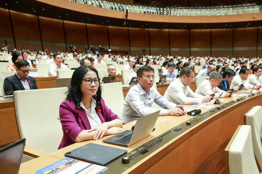 Hàng hóa thương mại điện tử xuất nhập khẩu phải làm thủ tục hải quan