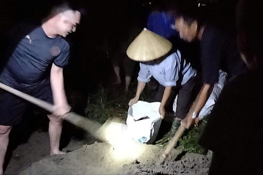 Xã Phú Xuyên: Khẩn trương xử lý sự cố nước tràn bờ kênh A27