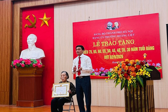 Đảng bộ phường Hoàng Liệt: Trang trọng trao tặng và truy tặng 128 Huy hiệu Đảng đợt 02/9/2026