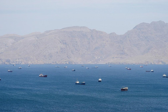 Iran cảnh báo xử lý tàu vi phạm quy định qua Eo biển Hormuz