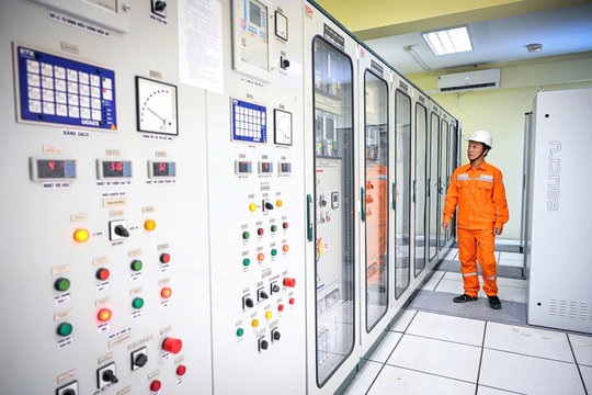 Triển khai phương án bảo đảm an toàn hệ thống điện ứng phó bão số 4