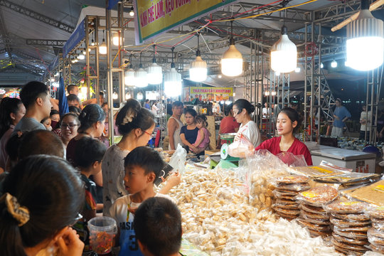 Sôi động không gian giao thương, văn hóa tại Công viên Gia Lâm