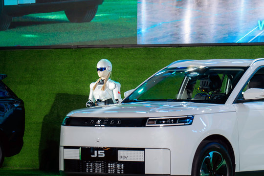 Lý do nhiều hãng ô tô Trung Quốc nhanh chóng tham gia cuộc đua robot hình người