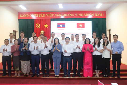 Đoàn đại biểu Mặt trận Lào xây dựng đất nước Thủ đô Viêng Chăn thăm, làm việc tại xã Liên Minh