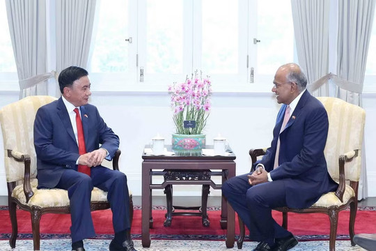 Thường trực Ban Bí thư Trần Cẩm Tú chúc mừng Bộ trưởng Cao cấp Singapore K. Shanmugam