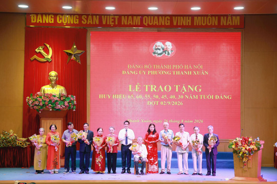 Phường Thanh Xuân trao Huy hiệu Đảng, tri ân những chặng đường cống hiến
