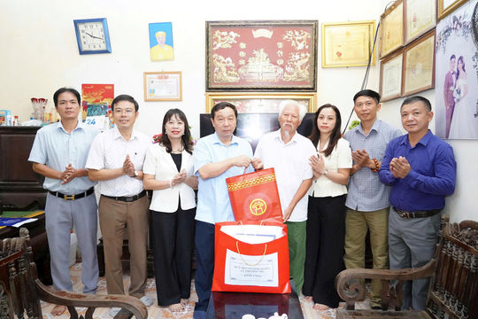 Thường Tín thăm, tặng quà các gia đình chính sách nhân dịp Quốc khánh 2-9
