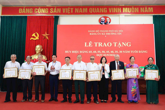 87 đảng viên Đảng bộ xã Thường Tín nhận Huy hiệu Đảng đợt 2-9