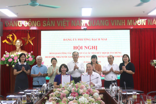Phường Bạch Mai: Bàn giao công tác dân vận