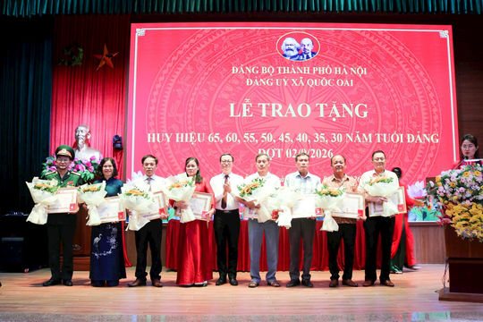 Quốc Oai trao tặng Huy hiệu Đảng cho 83 đảng viên dịp Quốc khánh 2-9