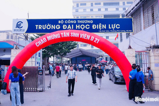 Đại học Điện lực tưng bừng chào tân sinh viên khóa D21