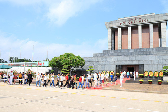 Hà Nội: Tặng 45.000 suất quà cho du khách đến tham quan Lăng Chủ tịch Hồ Chí Minh dịp Quốc khánh