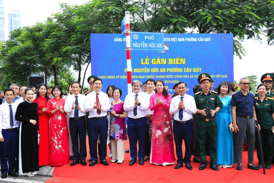 Cầu Giấy gắn biển Công viên An Hoà và phố Nguyễn Hữu An