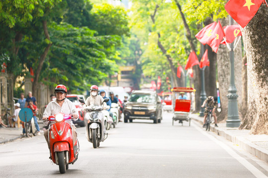 Bắc Bộ ngày nắng gián đoạn, chiều tối có mưa rào rải rác